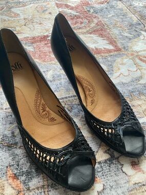 Sofft Black Woven Peep-Toe leather Heels with bow size 11